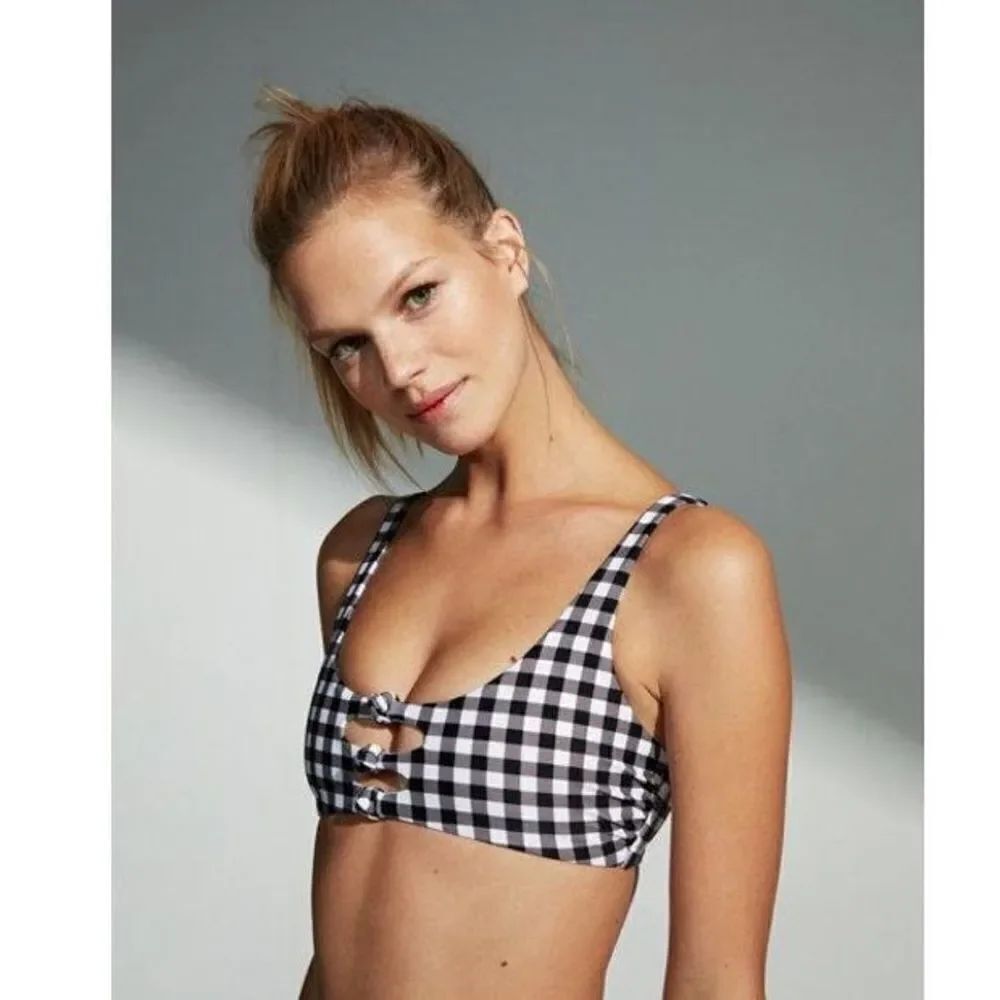 ✨Black Print Knot Front Cut-out Bikini Top✨